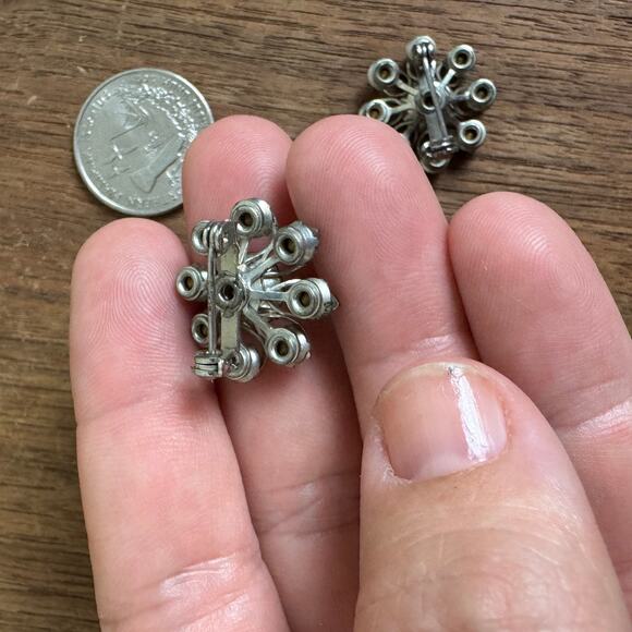 Vintage‎ Silver tone white rhinestone Floral Collar Pin Brooch Pair Set of 2 - Picture 4 of 7